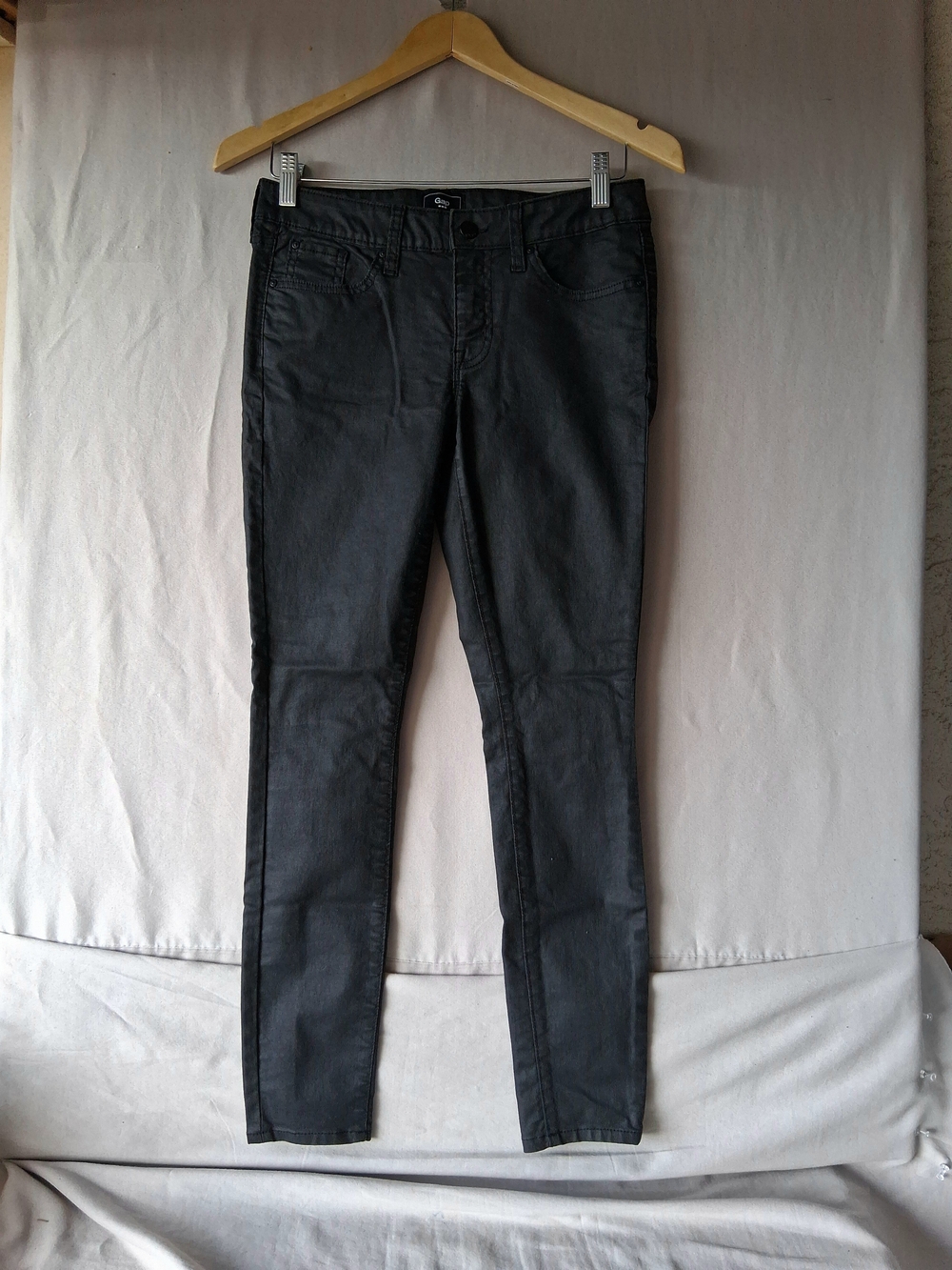 Ladies GAP Jeans : Black In Color : Size 4/27 R : Low Rise : Great Condition